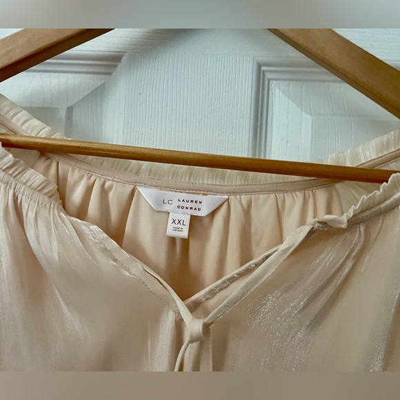 Lauren Conrad, XXL, light pink shiny lined sheer blouse. - Picture 4 of 6